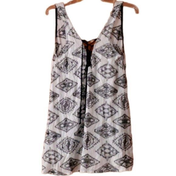 Lucy Love Lace Me Up Shift Black & White Rayon Crinkle Tribal Mini Dress Size XS - Picture 1 of 9